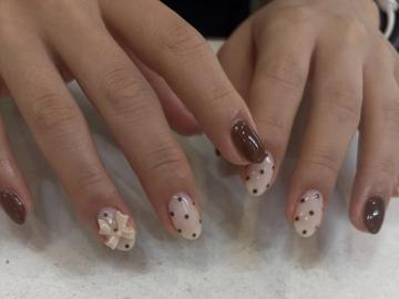 brown dot nail